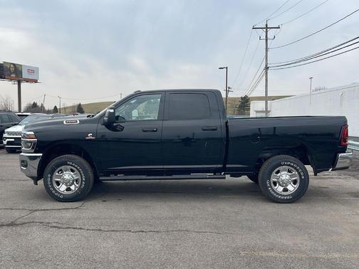 Diamond Black Crystal Pearlcoat 2026 RAM 2500 Tradesman