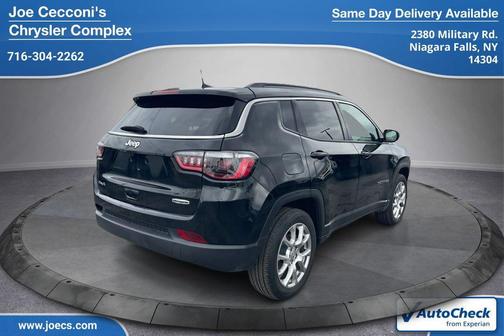 Diamond Black Crystal Pearlcoat 2023 Jeep Compass Latitude Lux