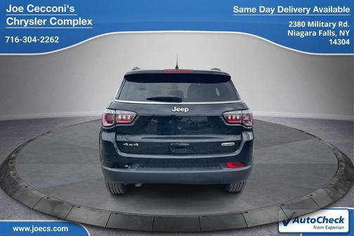 Diamond Black Crystal Pearlcoat 2023 Jeep Compass Latitude Lux