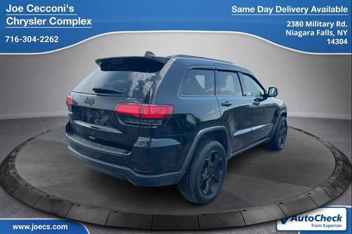 Diamond Black Crystal Pearlcoat 2019 Jeep Grand Cherokee Upland