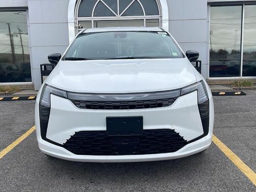 Bright White Clearcoat 2027 Chrysler Pacifica L
