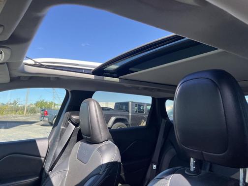 Bright White Clearcoat 2020 Jeep Cherokee Limited