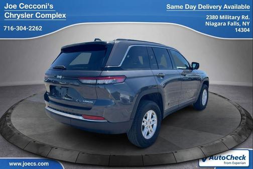 Baltic Gray Metallic Clearcoat 2025 Jeep Grand Cherokee Laredo