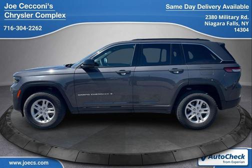 Baltic Gray Metallic Clearcoat 2025 Jeep Grand Cherokee Laredo