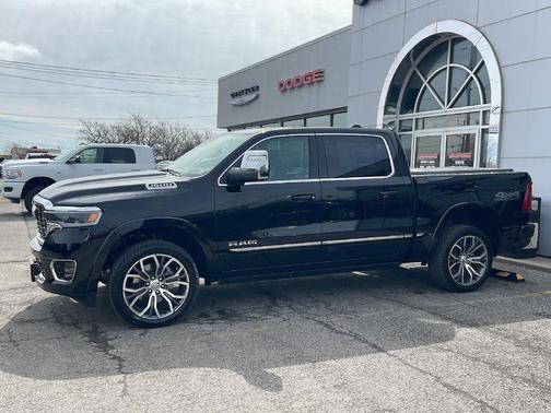 Diamond Black Crystal Pearlcoat 2026 RAM 1500 ST