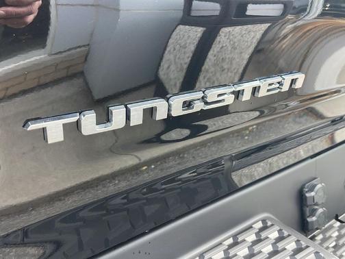 Diamond Black Crystal Pearlcoat 2026 RAM 1500 ST