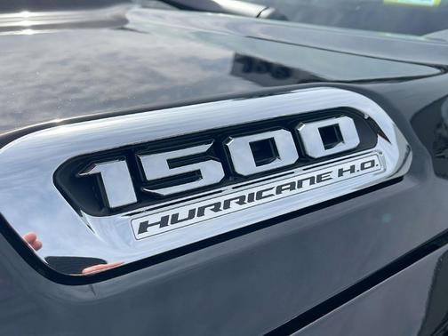 Diamond Black Crystal Pearlcoat 2026 RAM 1500 ST