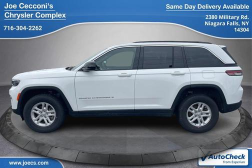 Bright White Clearcoat 2025 Jeep Grand Cherokee Laredo