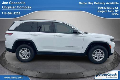 Bright White Clearcoat 2025 Jeep Grand Cherokee Laredo