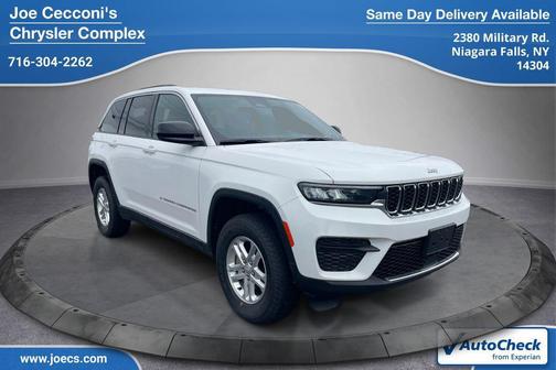 Bright White Clearcoat 2025 Jeep Grand Cherokee Laredo