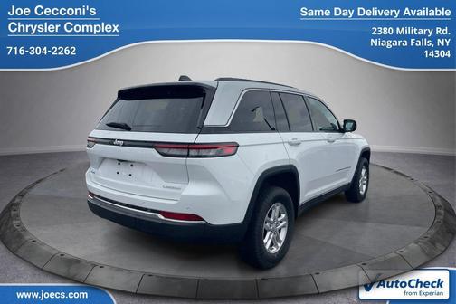 Bright White Clearcoat 2025 Jeep Grand Cherokee Laredo