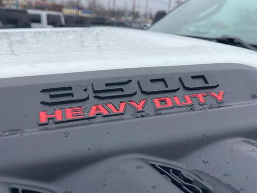 Bright White Clearcoat 2026 RAM 3500 Limited Crew Cab 4x4 6'4' Box