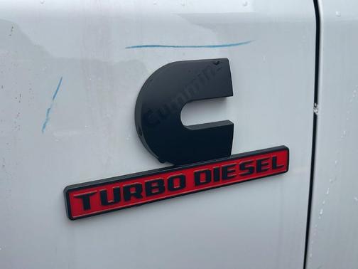 Bright White Clearcoat 2026 RAM 3500 Limited Crew Cab 4x4 6'4' Box