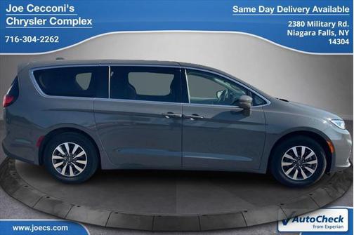 2022 Chrysler Pacifica Hybrid Touring L
