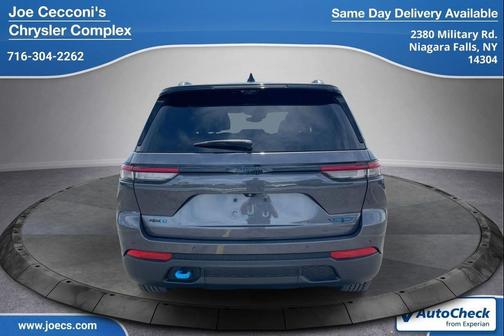 Baltic Gray Metallic Clearcoat 2023 Jeep Grand Cherokee 4xe Trailhawk