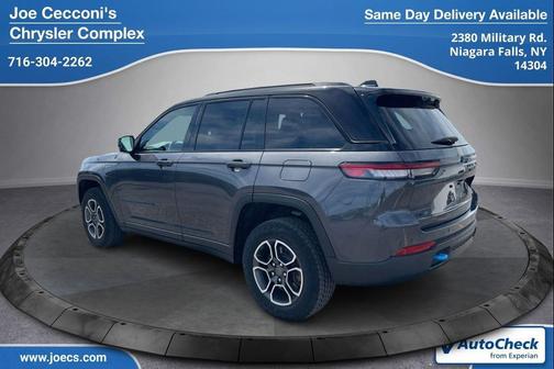Baltic Gray Metallic Clearcoat 2023 Jeep Grand Cherokee 4xe Trailhawk