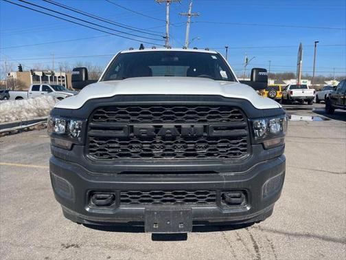 2024 RAM 3500 Tradesman Crew Cab 4x4 6'4' Box