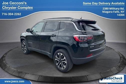 Diamond Black Crystal Pearlcoat 2022 Jeep Compass Limited
