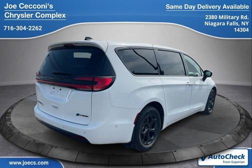 Bright White Clearcoat 2023 Chrysler Pacifica Hybrid Touring L
