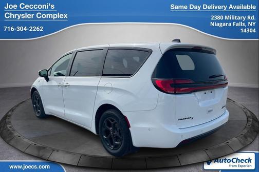 Bright White Clearcoat 2023 Chrysler Pacifica Hybrid Touring L