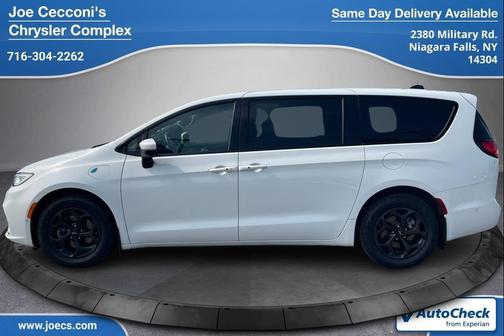 Bright White Clearcoat 2023 Chrysler Pacifica Hybrid Touring L