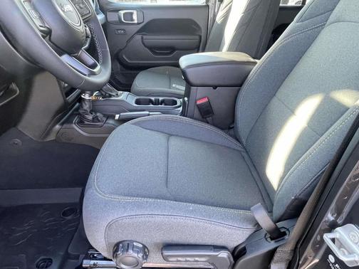 Granite Crystal Clearcoat Metallic 2026 Jeep Gladiator Sport