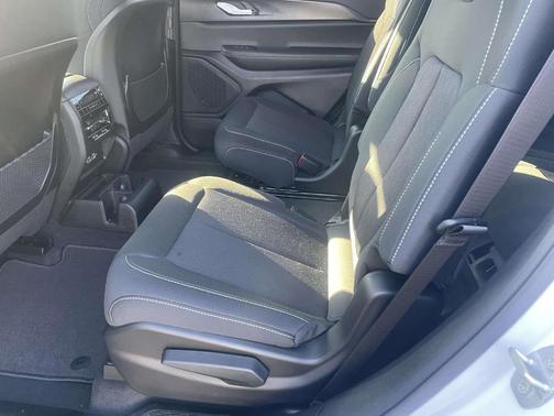 Bright White Clearcoat 2026 Jeep Grand Cherokee L Laredo