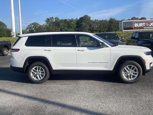 Bright White Clearcoat 2026 Jeep Grand Cherokee L Laredo