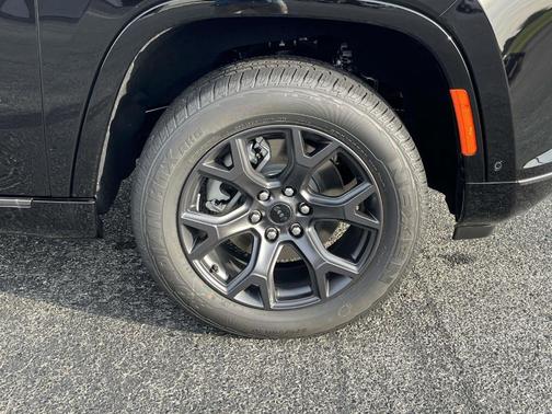 Gloss Black 2026 Jeep Grand Wagoneer LIMITED ALTITUDE