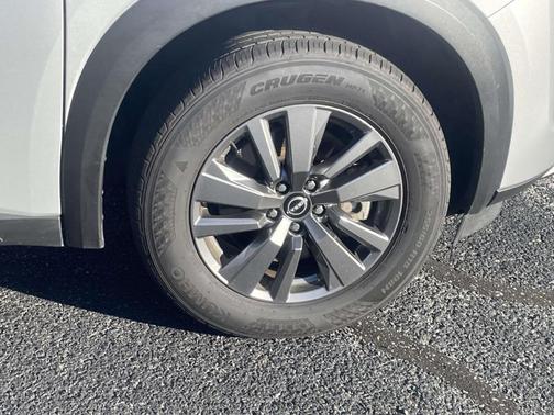 Brilliant Silver Metallic 2025 Nissan Pathfinder SV