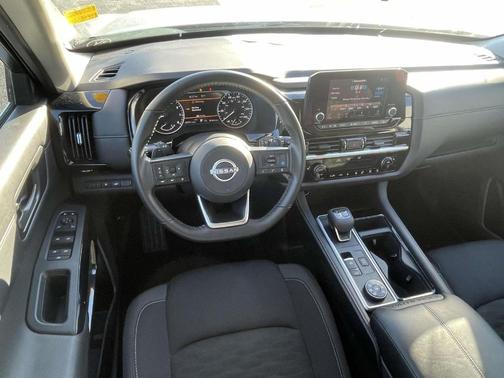 Brilliant Silver Metallic 2025 Nissan Pathfinder SV