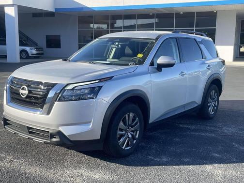 Brilliant Silver Metallic 2025 Nissan Pathfinder SV