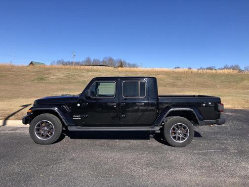 2022 Jeep Gladiator Overland