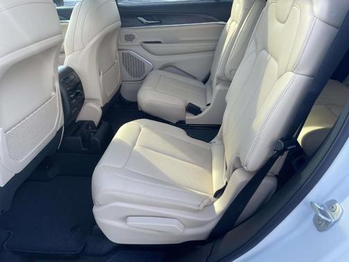 Bright White Clearcoat 2026 Jeep Grand Cherokee L Limited