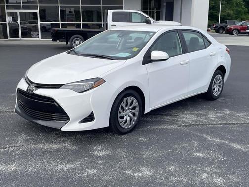 Super White 2017 Toyota Corolla LE