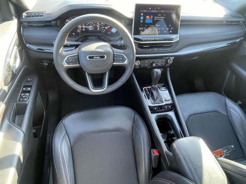 Bright White Clearcoat 2025 Jeep Compass Trailhawk