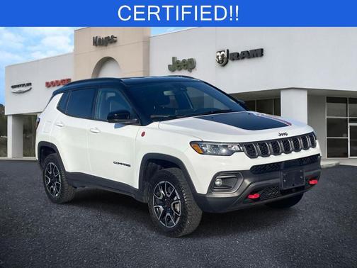 Bright White Clearcoat 2025 Jeep Compass Trailhawk