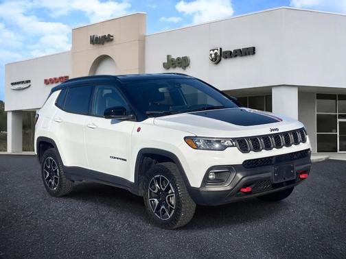 Bright White Clearcoat 2025 Jeep Compass Trailhawk