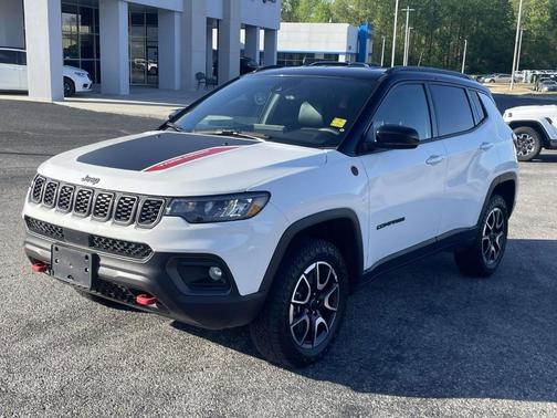 Bright White Clearcoat 2025 Jeep Compass Trailhawk