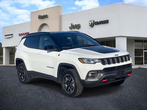 Bright White Clearcoat 2025 Jeep Compass Trailhawk