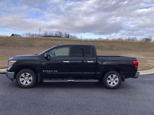 2018 Nissan Titan SV