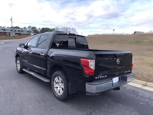 2018 Nissan Titan SV