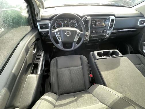 2018 Nissan Titan SV