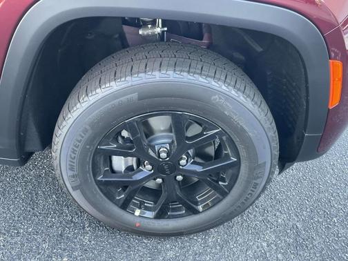 Velvet Red Pearlcoat 2026 Jeep Grand Cherokee L Laredo
