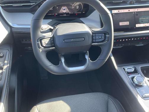 Bright White Clearcoat 2026 Jeep Cherokee Laredo