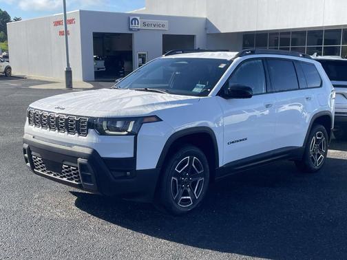 Bright White Clearcoat 2026 Jeep Cherokee Laredo