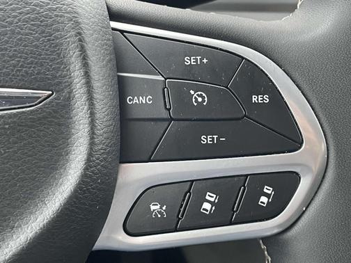 2024 Chrysler Pacifica Touring-L