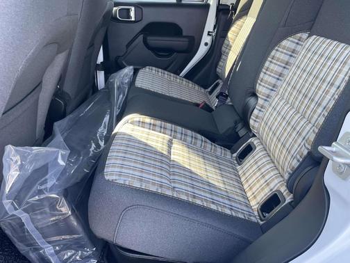 Bright White Clearcoat 2026 Jeep Gladiator 85th Anniversary Edition