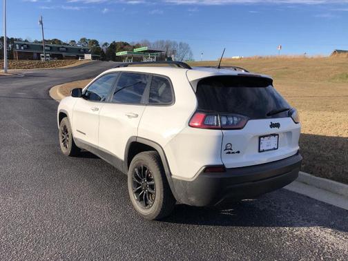 2023 Jeep Cherokee Altitude Lux