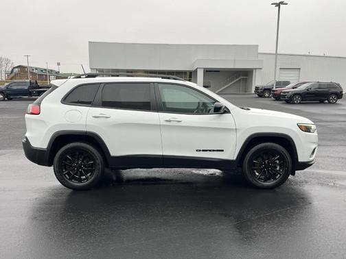 2023 Jeep Cherokee Altitude Lux